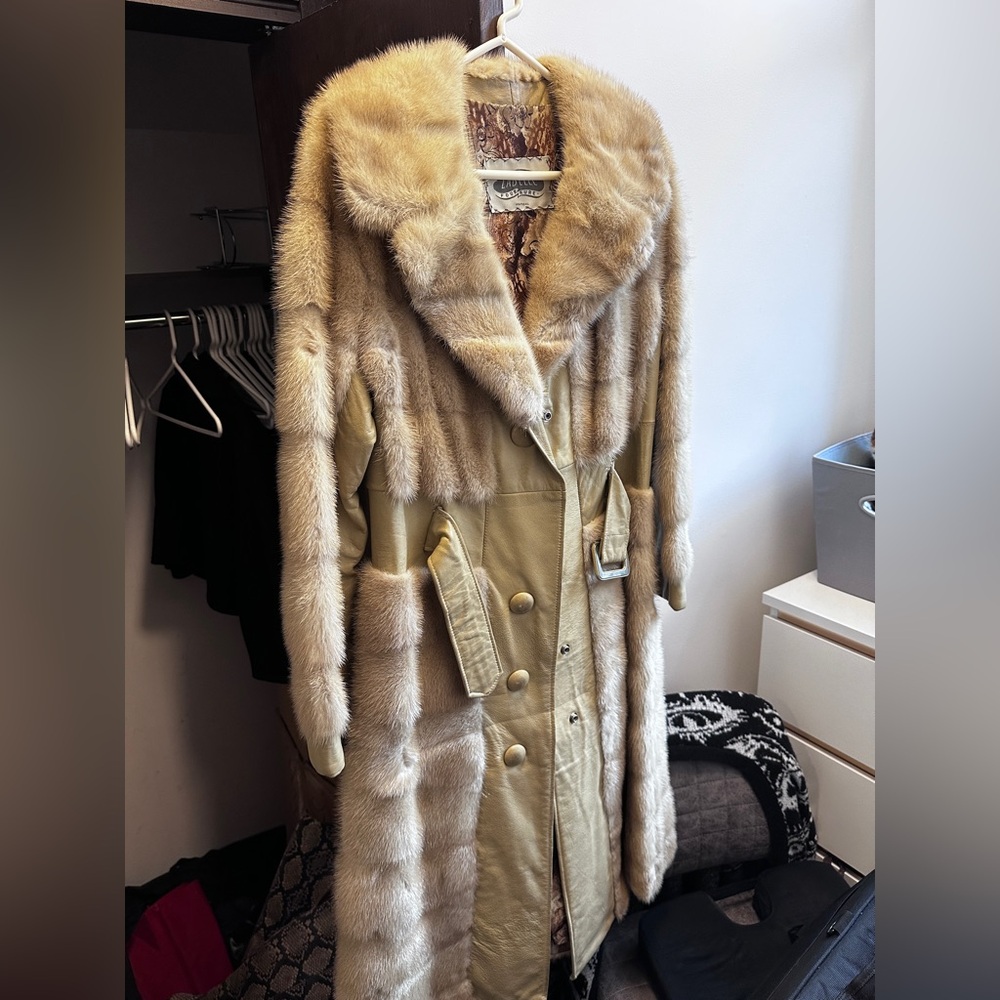 Labelle Fourrure Beige Vintage Genuine Fur Coat